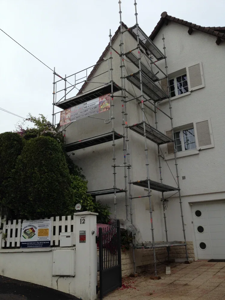 Façade avec échafaudage