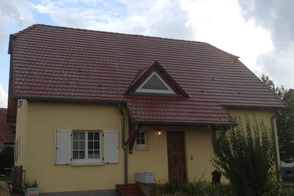 Même maison et toiture