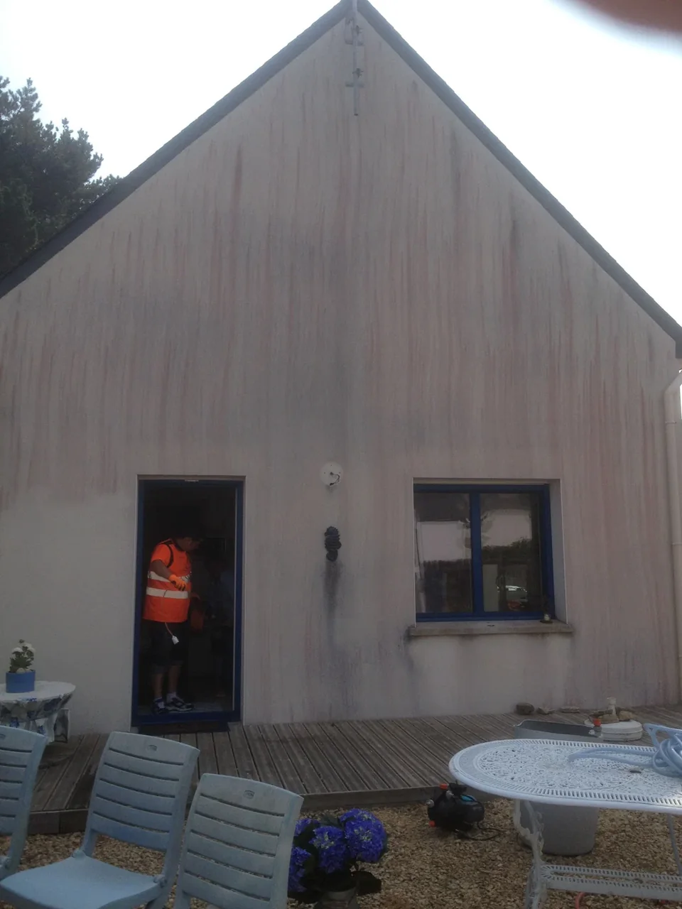 Pignon de maison avec ouvertures